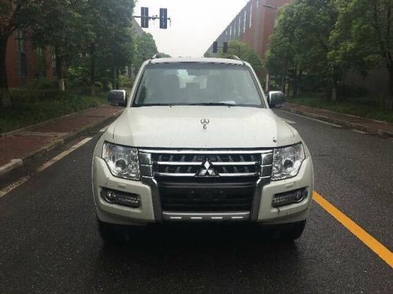 17款三菱帕杰罗GLS3.8L顶配版舒适大气