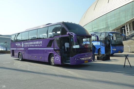 姑爷节泰达出征迪拜 新年新气象球队添新大巴车