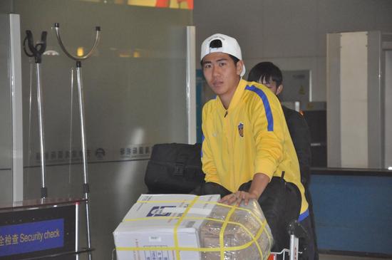 新秀后来居上! 刘奕鸣:语言优势助自己迅速融入_新浪天津_新浪网