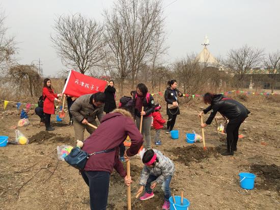 守卫绿色地球 孩子王60城联动植树节公益活动