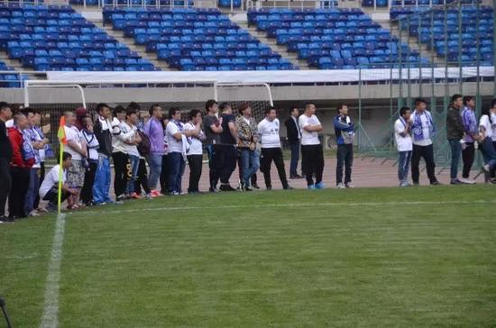泰达公开训练球迷围观助阵 战石家庄球票买二