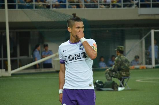 蒙特罗:当队长是种荣誉 拿下延边提升自信心_新浪天津_新浪网