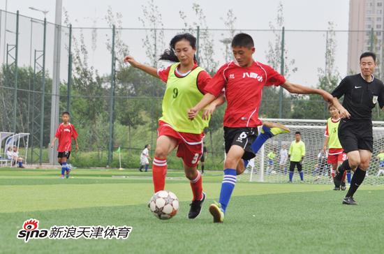 河北区首届青少年足球联盟杯邀请赛隆重举行