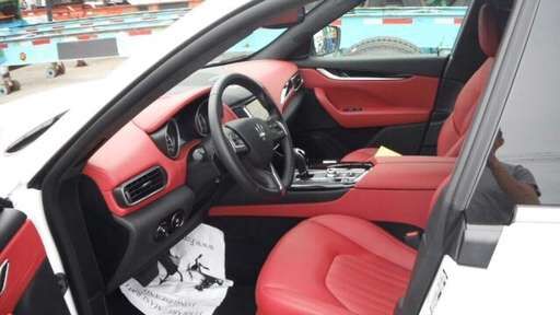 17款玛莎拉蒂莱万特SUV现车气势磅礴-新浪汽车