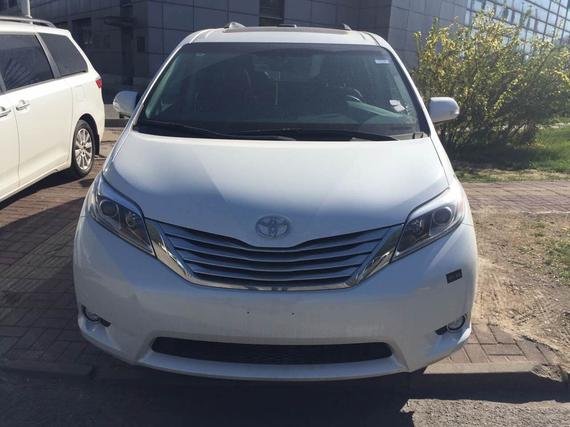 2016款丰田塞纳加拿大版顶级舒适商务