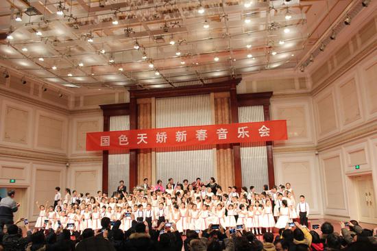 2017国色天娇新春音乐会在孩子们感心动耳的