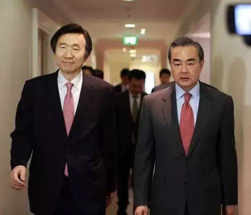 王毅会见韩国外长尹炳世