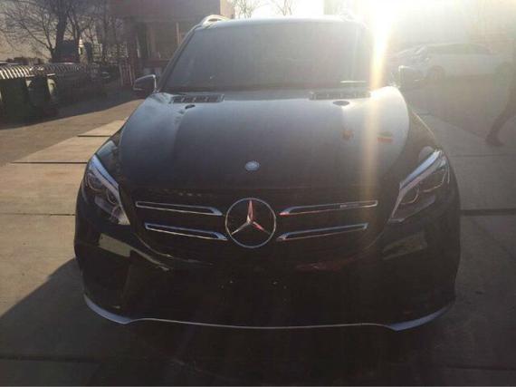 17款奔驰GLE43现车 营造出轿跑的味道