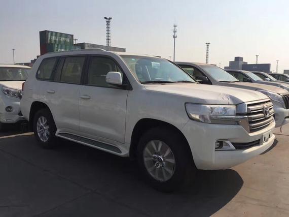 酷路泽4600中东版V8发动机马力330匹