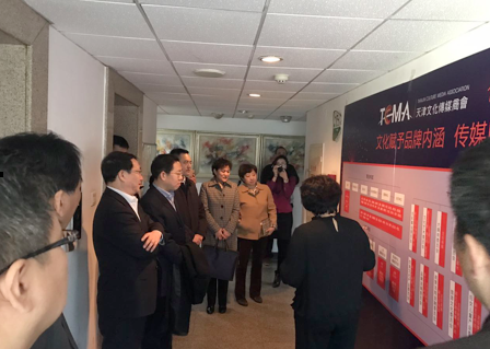 领导们对文化传媒商会办公地点进行了实地调研