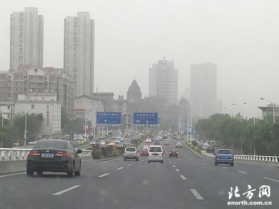 天津5日出现大风扬沙天气