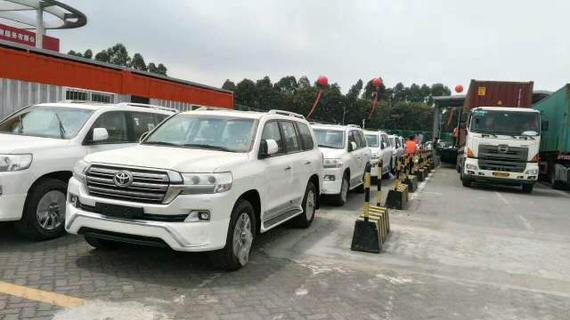 17款兰德酷路泽4000陆地巡洋舰现车掉价