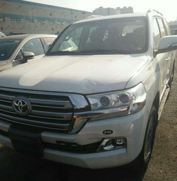 2017款丰田酷路泽4000荣耀上市真心回馈