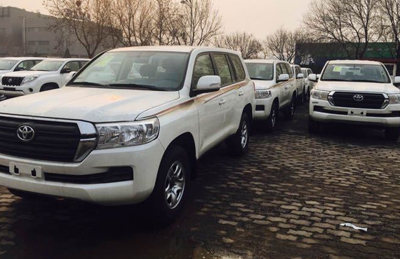 2017款丰田酷路泽4000底价促销强劲动力