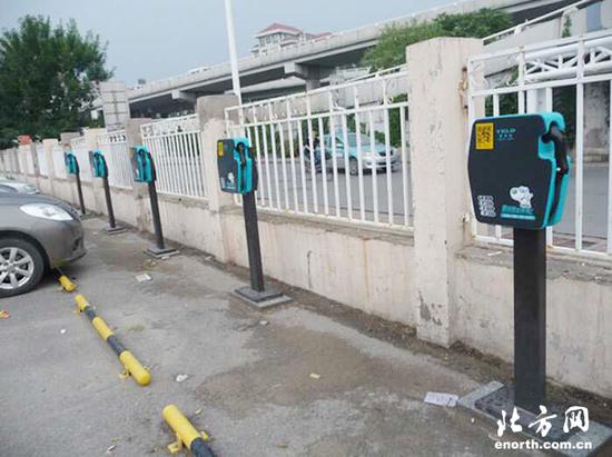 前沿网友记者“xiaoqingxin”:王顶堤快捷酒店院内安装充电桩,方便住宿电动车驾驶员