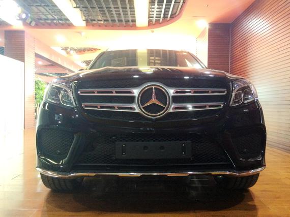 17款奔驰GLS400沉着冷静 硬派SUV