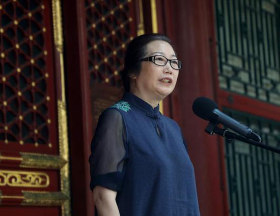 张牧石先生的二女儿张绣颖女士在开幕式上致辞