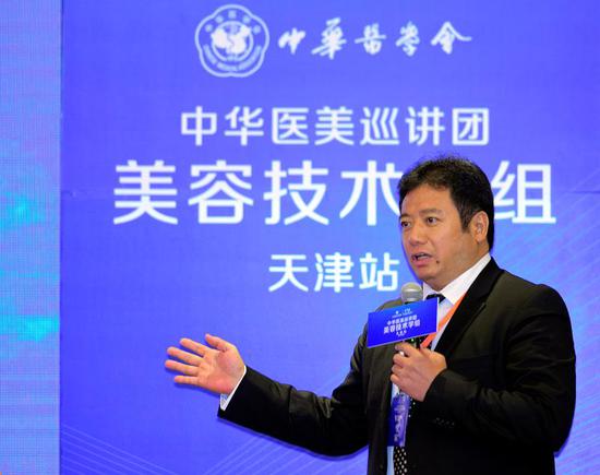 中华医学会医学美容分会副主任委员、中国医师协会美容与整形医师分会副会长、哈尔滨医科大学附属第一医院整形外科主任郝立君教授