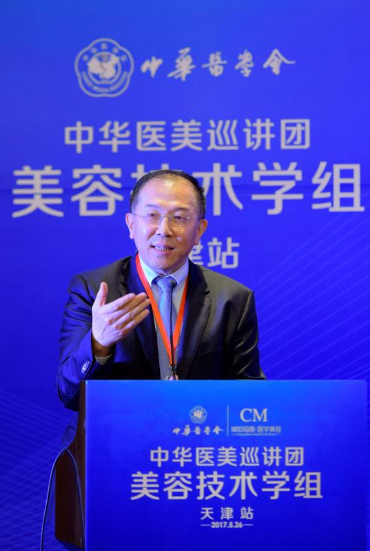 中华医学会医学美容分会副主任委员、中国医师协会美容与整形医师分会副会长、第二军医大学长海医院整形外科宋建星教授