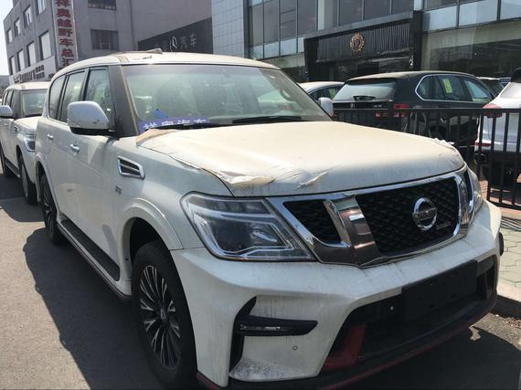 18款丰田酷路泽4000中东版对比尼桑途乐