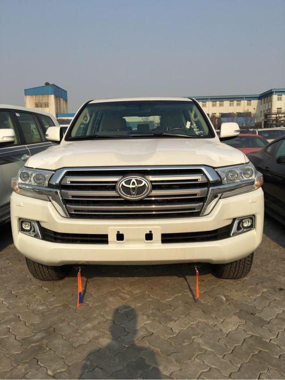 2017款丰田酷路泽4000中东版万众瞩目