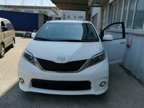 2017款丰田塞纳内部空间是荣耀所在