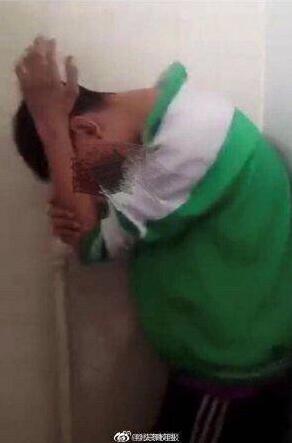 延庆二中一男生在厕所被强迫吃粪便的视频在网络引发关注。