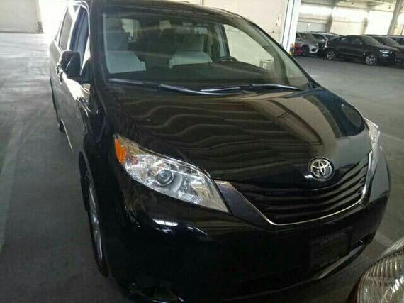 17款丰田塞纳加版豪华四驱商务天津特价