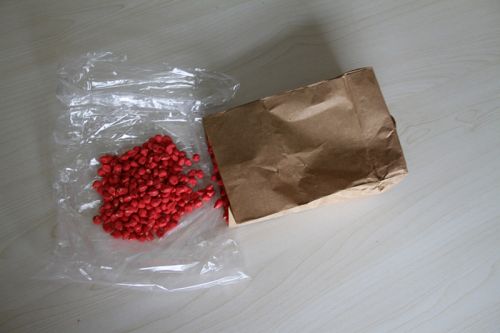 截获的来自意大利的玉米种子。 中国发展网 图