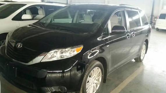 17款丰田塞纳3.5四驱 暴风骤降无难度