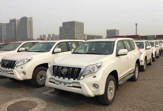 17丰田霸道2700点燃澎湃动力 高端大气