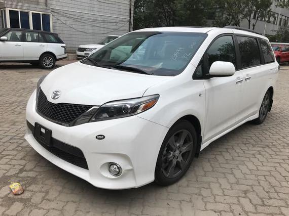 2017款丰田塞纳3.5四驱 进口巅峰让利