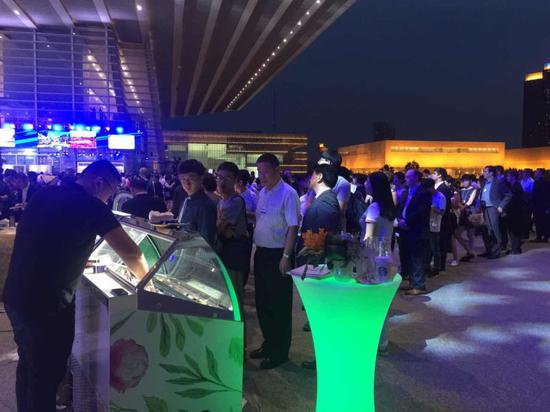 BellaMilano贝拉米兰在2016年夏季达沃斯的盛况