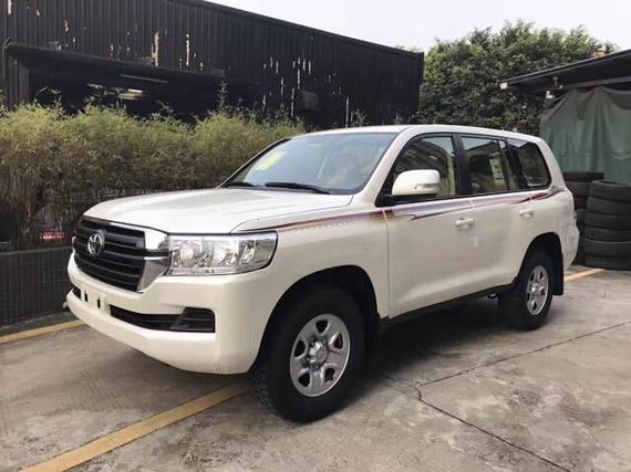 2017款丰田酷路泽4000中东提车送礼