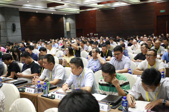 同时,秦国还对2017年第十三届上海国际汽车定制改装博览会的总体情况进行了八个方面的发布:
