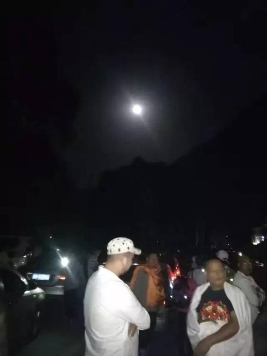 地震当晚现场图