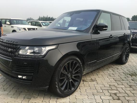 17路虎揽胜行政汽油版性能出众外观霸气