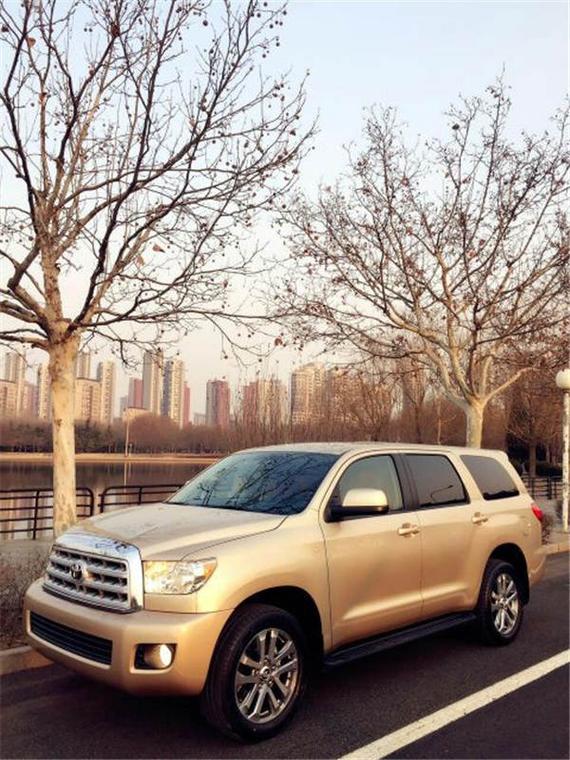 2017款丰田红杉白金版 磅礴气质配置齐