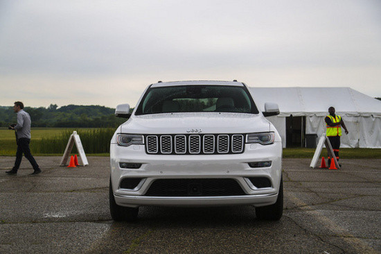 17款大切诺基3.8四驱汽油最新款49.8万