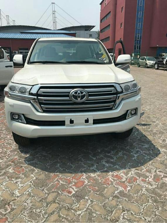 2017款丰田酷路泽4000 现车降价送质保