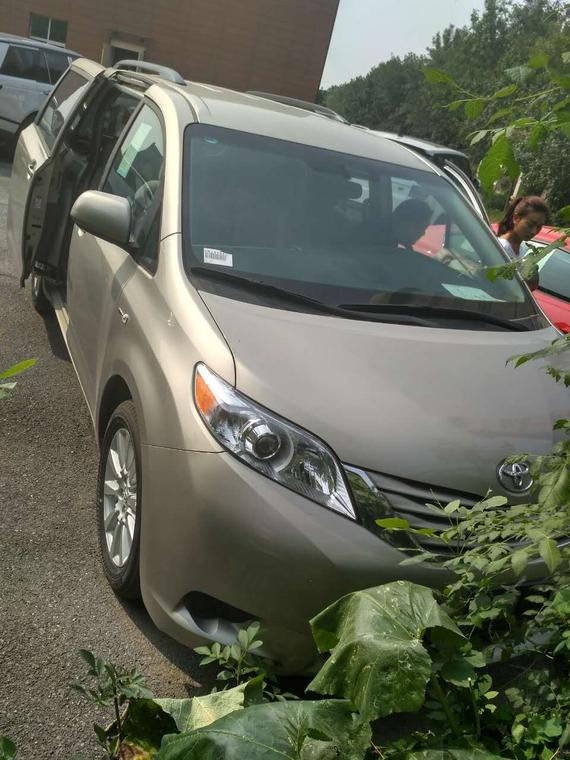 17款丰田塞纳加版XLE 现车返利折扣