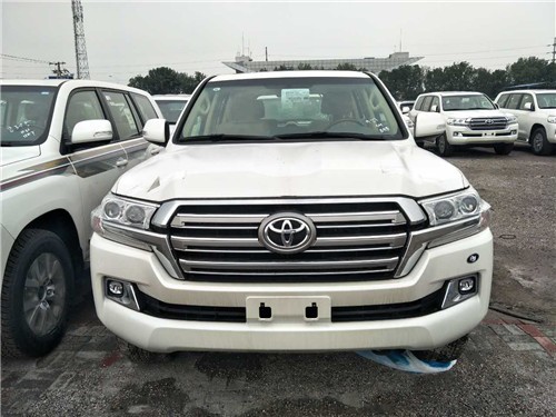 中东丰田酷路泽4000现车天津港报价