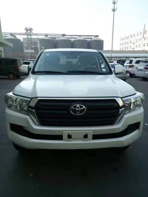 2017款丰田酷路泽4000 丐版陆巡直击底价