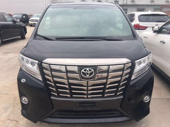 17款丰田埃尔法顶配豪华商务 感受舒适