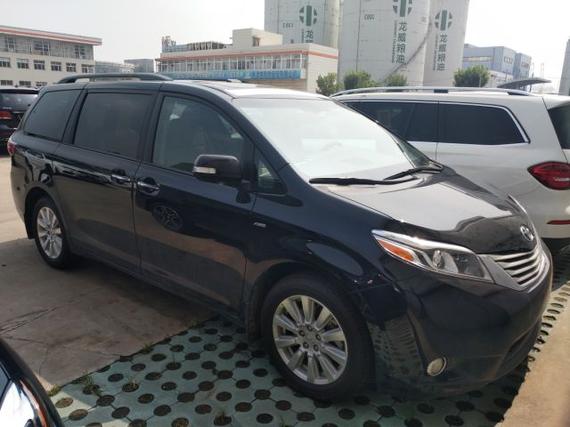 17款丰田塞纳内饰精致 销量高巨划算