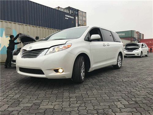17款丰田塞纳3.5两驱 XLE优惠新升级