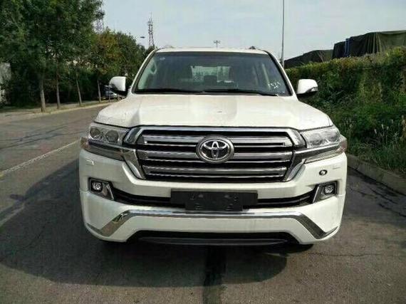 17款丰田酷路泽4000 霸气外观炯炯有神