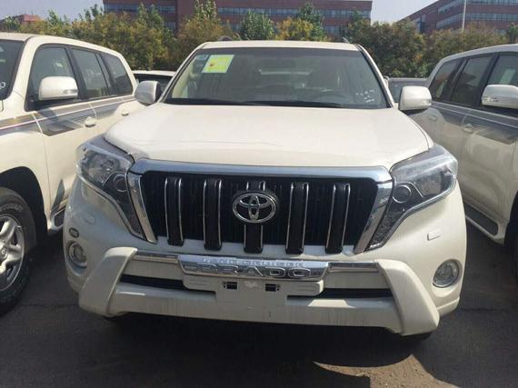 17款丰田霸道4000大灯清洗版 低价热卖