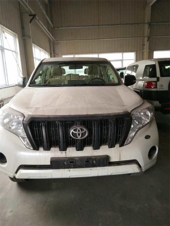 丰田霸道2700普拉多 设计大气油耗低