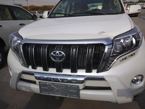 17款丰田霸道3000柴油 港口现车配置行情